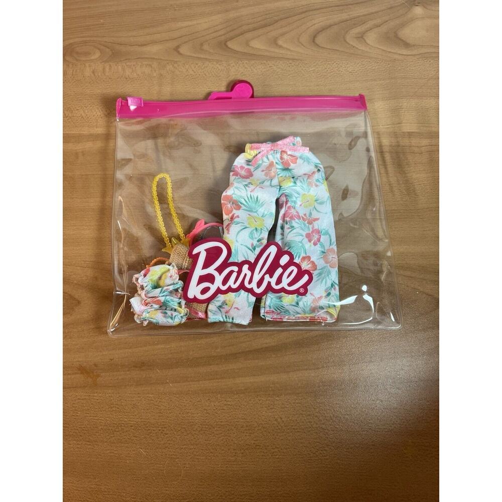 Barbie Fashion Pack of Doll Clothes Inspired by Roxy w/Pineapple purse GRD58 NEW